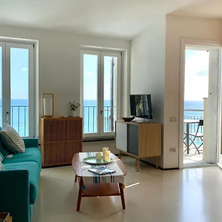 Il Ciasso Romantic Seafront Escape Apartment *