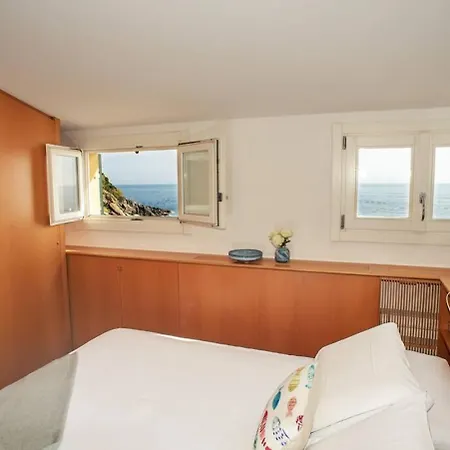 Il Ciasso Romantic Seafront Escape Apartment