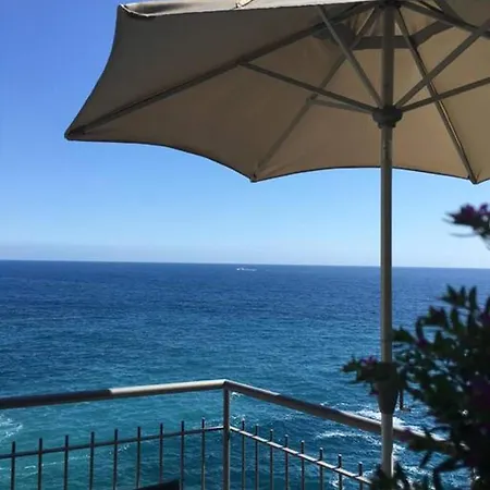 Il Ciasso Romantic Seafront Escape דירה ורנאצה